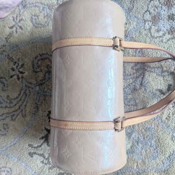 Louis Vuitton  Neutral Vernis Patent Leather Shoulder Bag - Picture 10 of 14